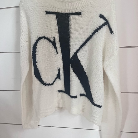 Calvin Klein Designer White sweater - Picture 4 of 12